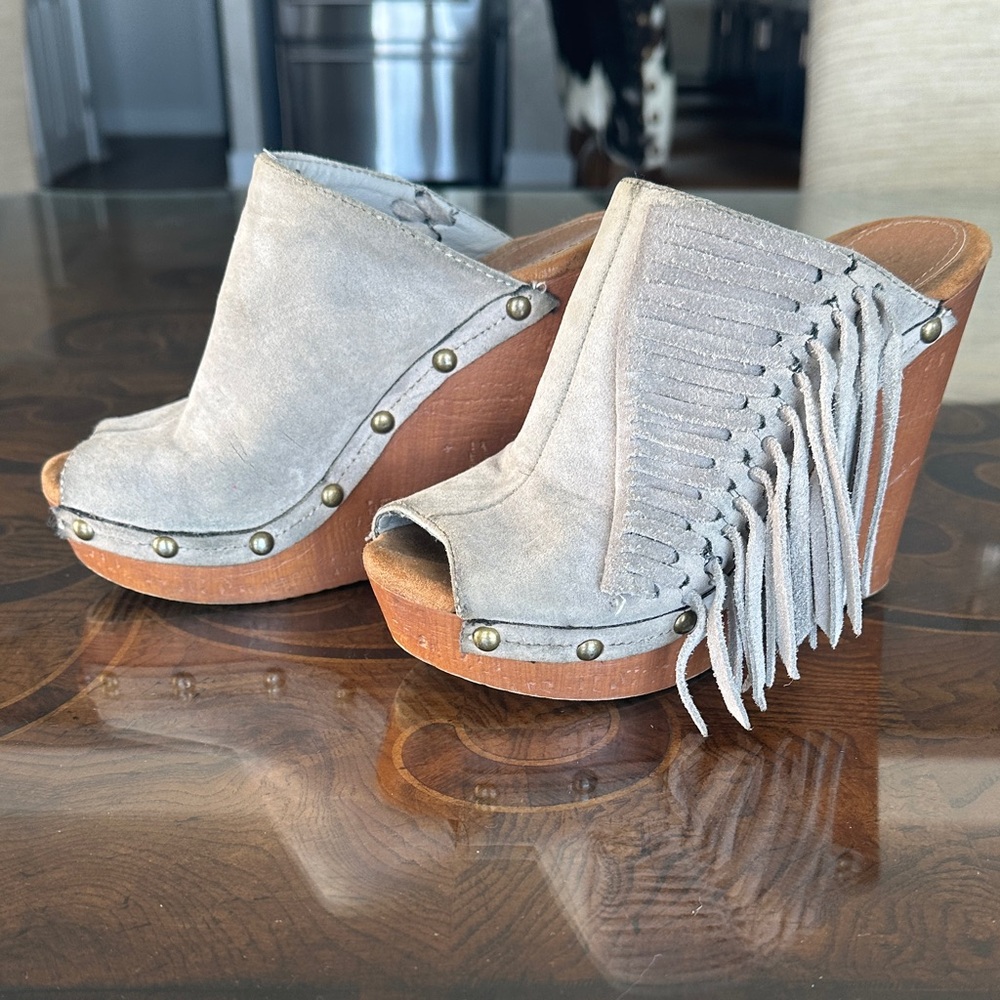 Sbicca Stylish Gray Fringe Wedge Sandals - Picture 2 of 9